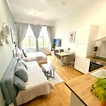Golden Dome Skyline Retreat Modern 2br In 1 Center With King Bed And Museum View アパート プラハ
