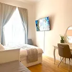 アパート Golden Dome Skyline Retreat Modern 2br In 1 Center With King Bed And Museum View プラハ