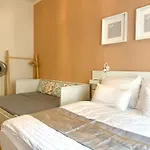 Golden Dome Skyline Retreat Modern 2br In 1 Center With King Bed And Museum View アパート プラハ