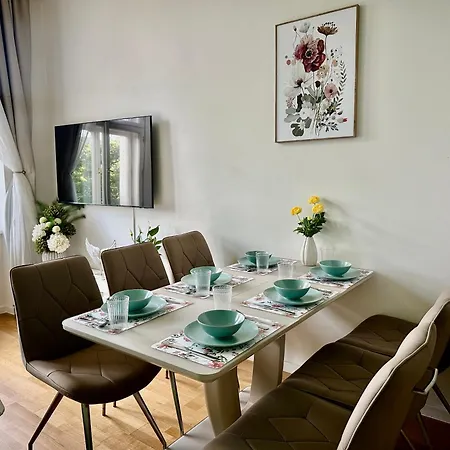 Golden Dome Skyline Retreat Modern 2br In 1 Center With King Bed And Museum View アパート プラハ