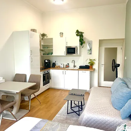 Golden Dome Skyline Retreat Modern 2br In 1 Center With King Bed And Museum View プラハ