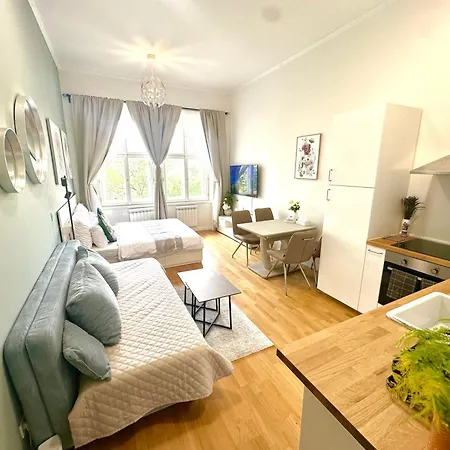 Golden Dome Skyline Retreat Modern 2br In 1 Center With King Bed&museum View Apartment Prag