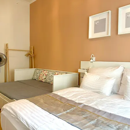Golden Dome Skyline Retreat Modern 2br In 1 Center With King Bed And Museum View Apartament Praga