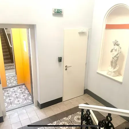 Golden Dome Skyline Retreat Modern 2br In 1 Center With King Bed And Museum View براغ