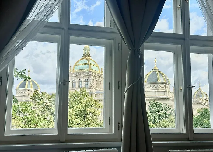 Golden Dome Skyline Retreat Modern 2br In 1 Center With King Bed And Museum View
