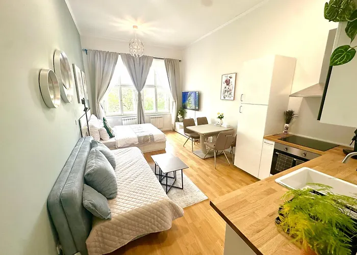 Golden Dome Skyline Retreat Modern 2br In 1 Center With King Bed And Museum View شقة براغ
