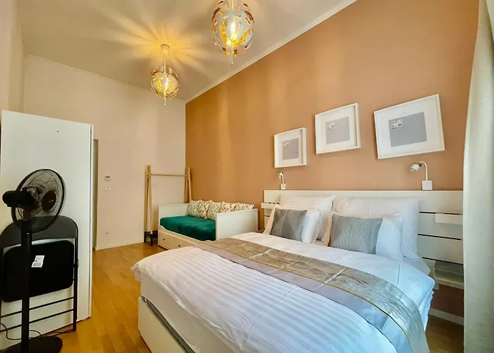 شقة Golden Dome Skyline Retreat Modern 2br In 1 Center With King Bed And Museum View براغ