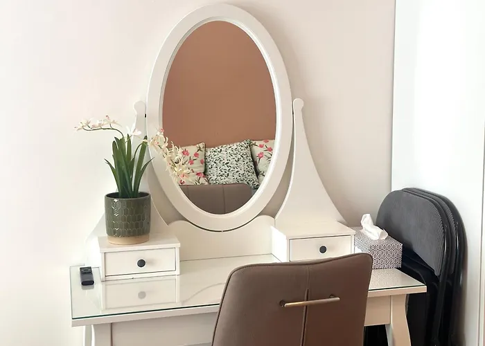 Golden Dome Skyline Retreat Modern 2br In 1 Center With King Bed And Museum View شقة براغ