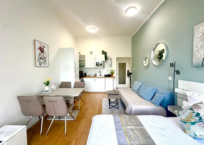 شقة Golden Dome Skyline Retreat Modern 2br In 1 Center With King Bed And Museum View