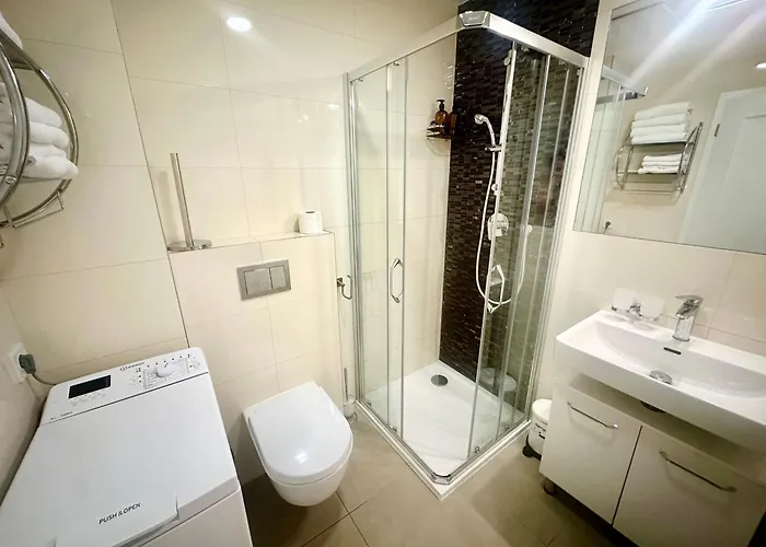Golden Dome Skyline Retreat Modern 2br In 1 Center With King Bed And Museum View شقة *