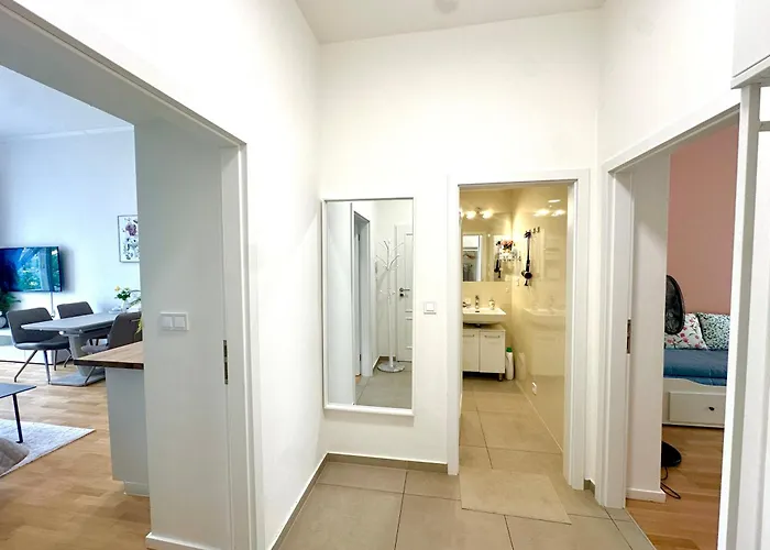 شقة Golden Dome Skyline Retreat Modern 2br In 1 Center With King Bed And Museum View براغ